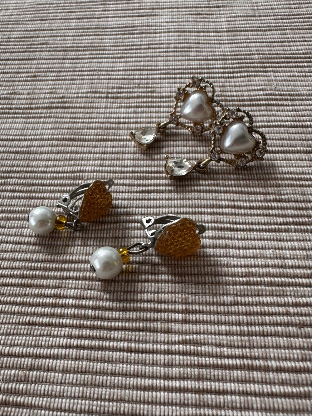 2 PAIRS - Pearl and Gold Heart Drop Clip-On Earrings - Yellow/Gold